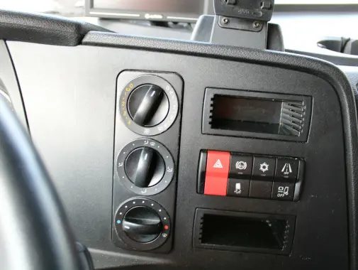 Mercedes Atego 1227 L, 10/2016 год, шторно-бортовая надстройка 46 м3, гидролифт, высокая кабина - фото 4