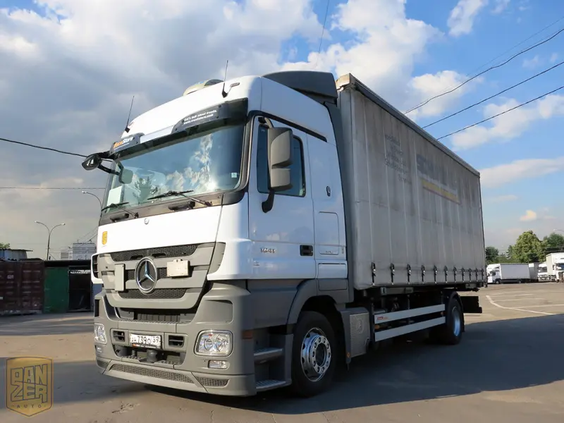 Грузовик тентованный Mercedes Actros 1841, 2010 год | photo 0