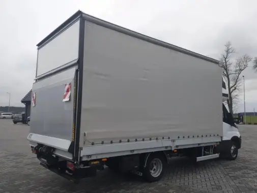 Iveco Daily 35C18, 2018 год, спарка, штора-борт 30 м3, гидроборт, полная масса 3500 кг, спальник - фото 7