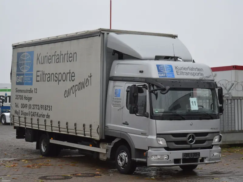 Грузовик тентованный Mercedes Atego 822, 2011 год | photo 0