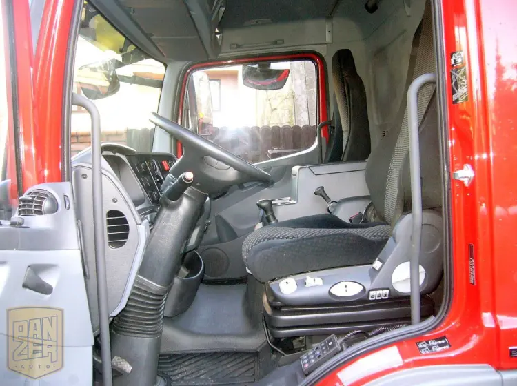 Mercedes-Benz Atego 818L, штора-борт 40м3, 2013г, 18 тыс.км, гидролифт, кондиционер, состояние нового - фото 3