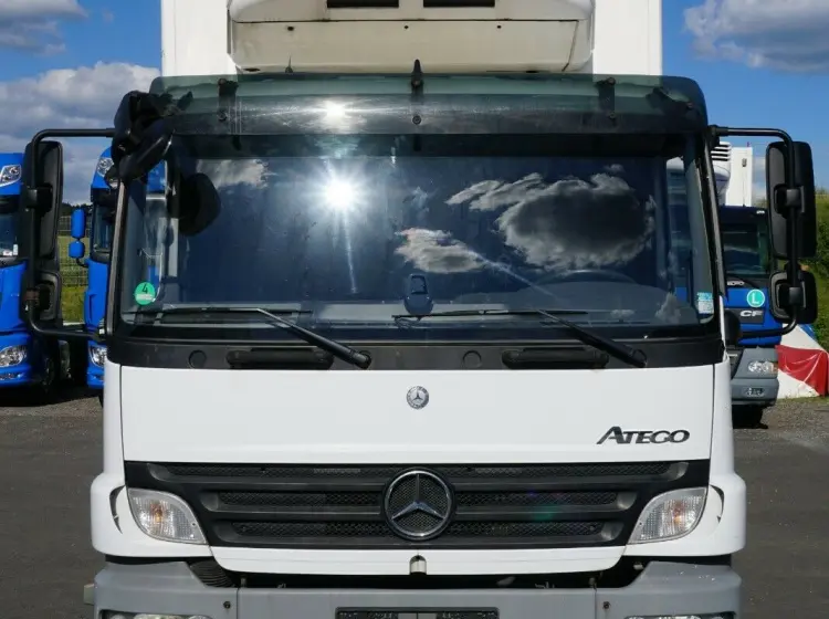 Рефрижератор Mercedes Atego 1222L, спальная кабина, ворота и гидролифт - фото 10