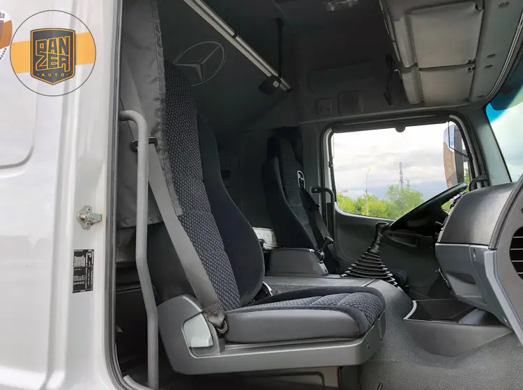 Mercedes-Benz Atego 1229, 2013 год, штора 51 м3, гидроборт, 2 спальника - фото 15
