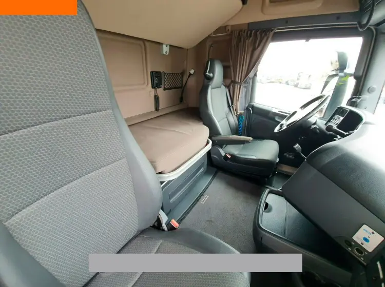 Тягач Scania R450 Highline, 6х2, 2015 год, подъемная ось, без пробега по РФ - фото-детальных 3
