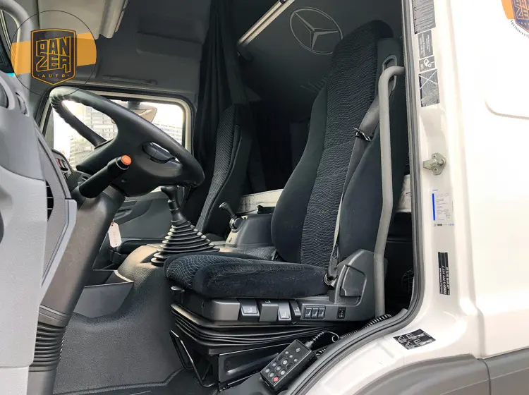 Mercedes-Benz Atego 1229, 2013 год, штора 51 м3, гидроборт, 2 спальника - фото 3