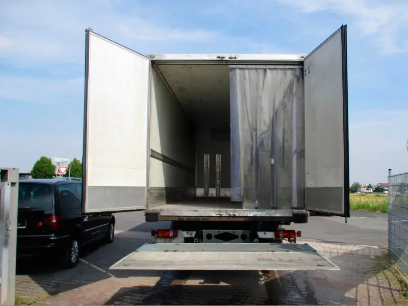 Грузовик рефрижератор Mercedes Atego 1224, 2010 год | photo 1