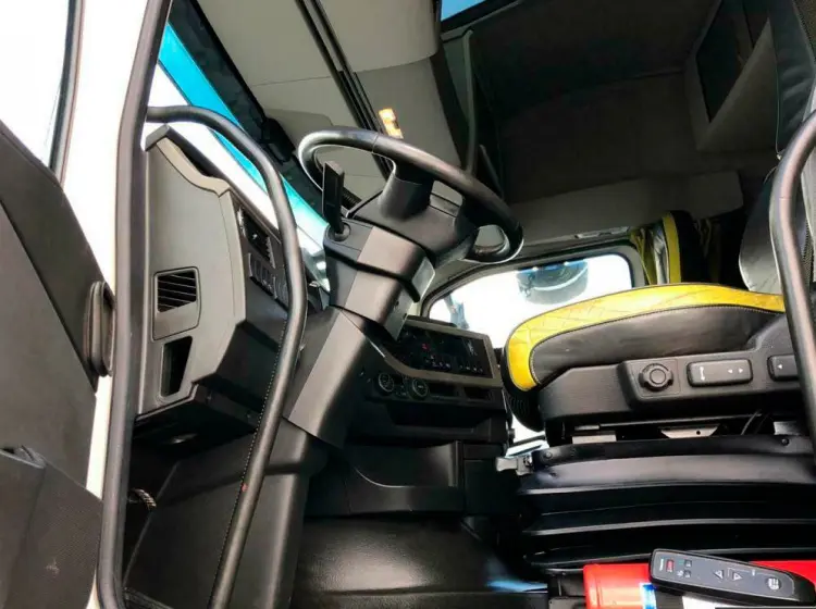 Тягач Volvo FH16 550, 6х4, 2015 год, пневмоподвеска, без редукторов, без пробега по РФ - фото-детальных 2