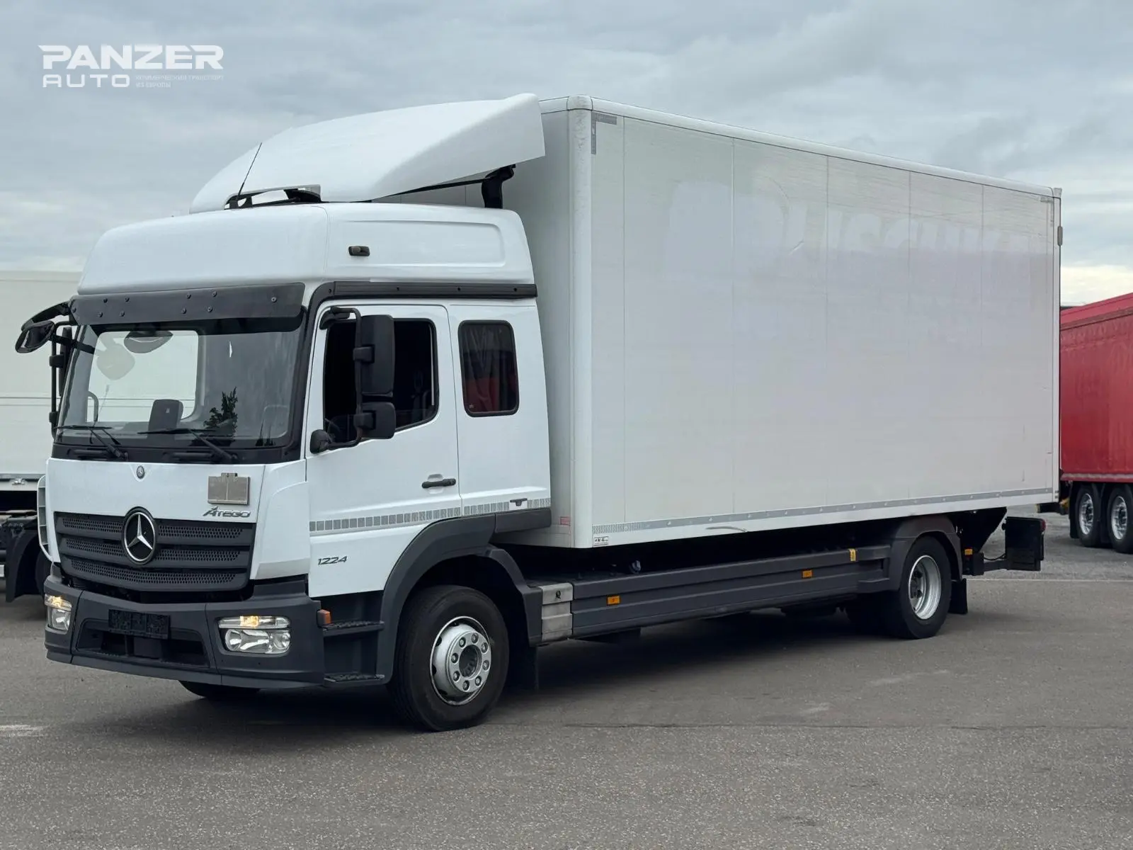 Грузовик Mercedes-Benz Atego 1224, 2016 год, промтоварный фургон 42 м3, гидролифт - фото 3