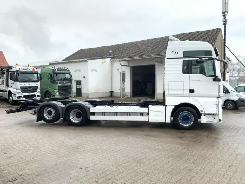 MAN TGX 26.480 контейнеровоз низкорамный BDF из Германии, 2015 г, кабина XLX, г/п 16т - фото 20