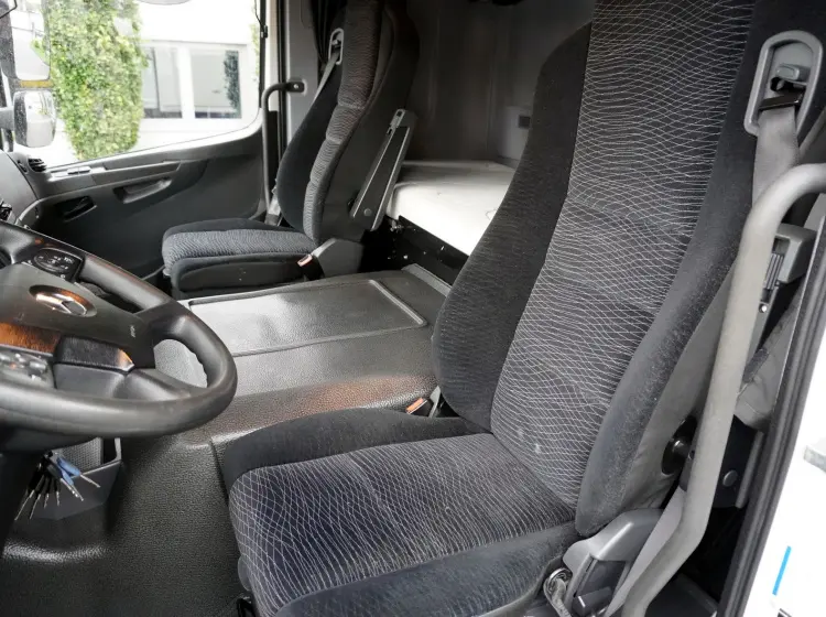 Мерседес Атего 1230, 2016 год, фургон 45 м3, гидролифт, резина R22.5, высокая кабина - фото 3