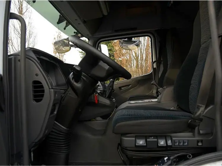Mercedes Atego 1224 L нового поколения, 2015 год, штора-борт 50 м3, гидролифт, высокая кабина - фото 3