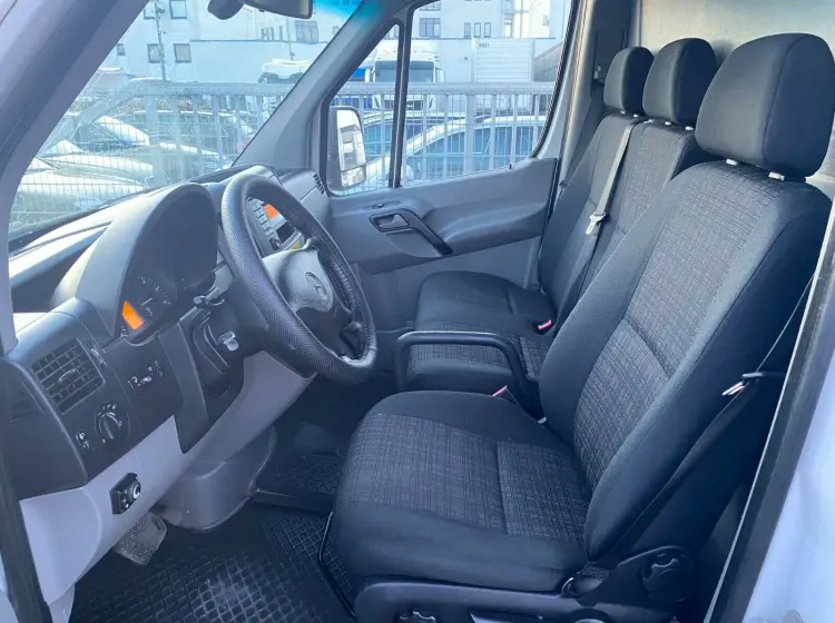 Mercedes Sprinter 319 CDI, 2014 год, АКПП, мотор 3.0 л, фургон 4.4 метра, гидролифт, без пробега по РФ - фото 3