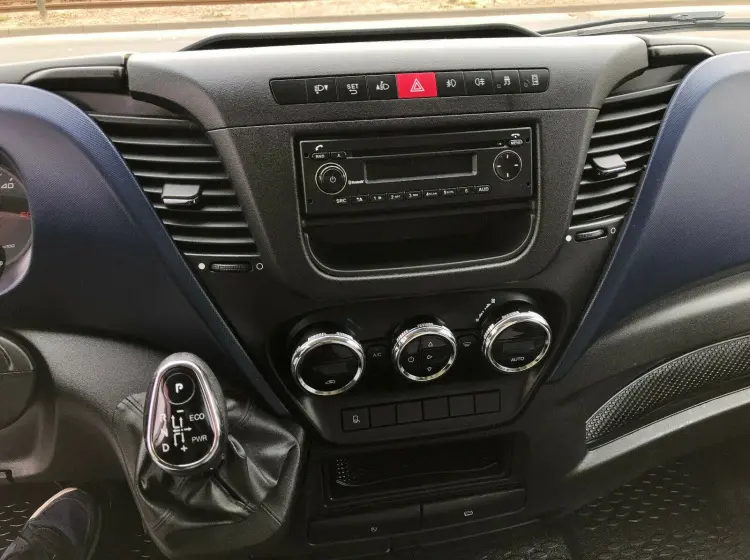 Цельнометаллический Iveco Daily 35-210 C, 2016 год, спарка, L2H2, 3л, АКПП, пневма, полная масса 3500 кг - фото 6