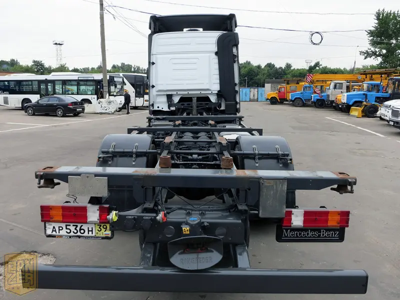 Грузовой контейнеровоз Mercedes Actros 1841, 2010 год | 1