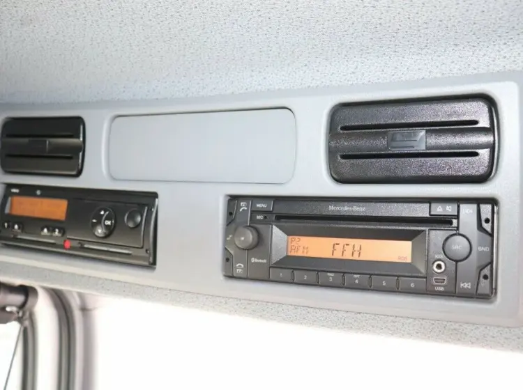 Mercedes Atego 818 L, 2015 год, штора 38 м3, гидроборт, верх сдвижной, без пробега по РФ - фото 6