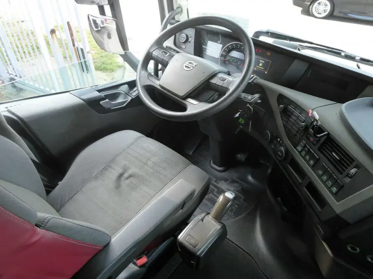 Тягач Volvo FH460, 4х2, 2016 год, 2 бака, 2 спальника, без пробега по РФ - фото-детальных 5