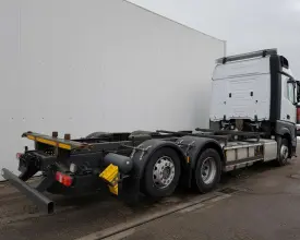 Грузовой контейнеровоз Mercedes Actros 2542, 2015 год | 1