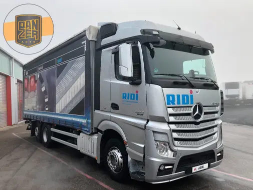 Mercedes Actros 2545 L, 2012 г, 6x2 штора 50 м3, гидроборт - фото