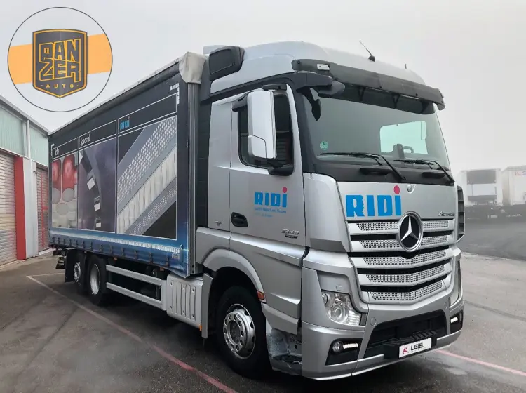 Mercedes Actros 2545 L, 2012 г, 6x2 штора 50 м3, гидроборт - фото