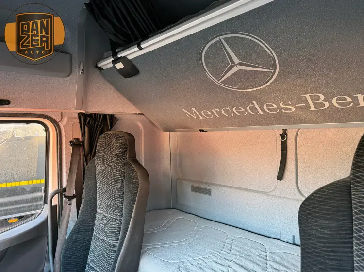 Mercedes-Benz Atego 1230, 2018 год, штора 50 м3, гидроборт, 2 спальника 33