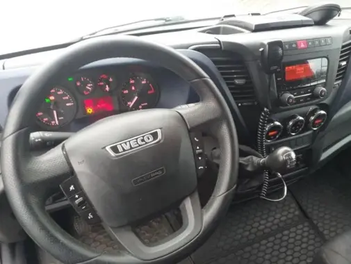 Iveco Daily 35C18, 2018 год, спарка, штора-борт 30 м3, гидроборт, полная масса 3500 кг, спальник - фото 4