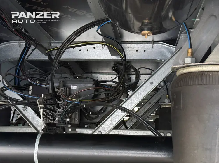 Новый шторный полуприцеп Schmitz с кониками и подъёмной осью - фото 21