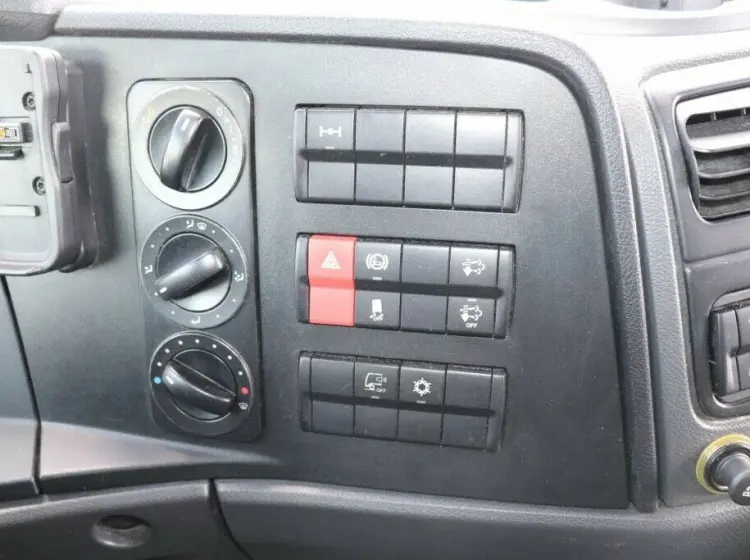 Mercedes Atego 818 L, 2015 год, штора 38 м3, гидроборт, верх сдвижной, без пробега по РФ - фото 5