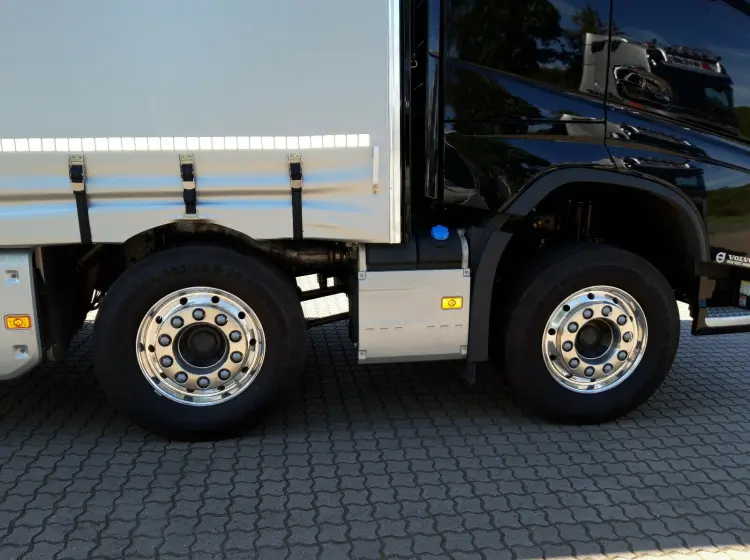 Новый Volvo FH500, 8x2, штора 61 м3, гидроборт 9 тонн, паспортная г/п 17 тонн - фото 7