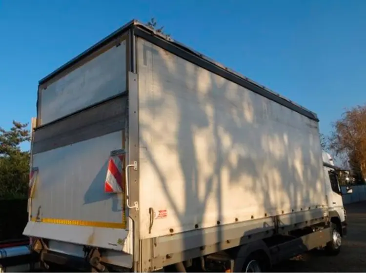 Mercedes-Benz Atego 1218L, 12/2011, штора-борт 44м3, гидролифт, 2 спальника - фото