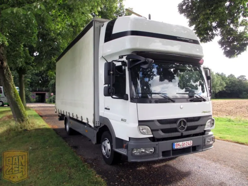 Грузовик тентованный Mercedes Atego 822, 2012 год | photo 0