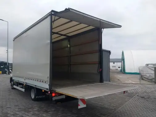 Iveco Daily 35C18, 2018 год, спарка, штора-борт 30 м3, гидроборт, полная масса 3500 кг, спальник - фото