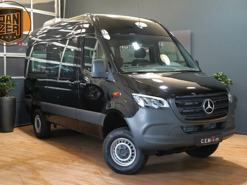 Цельнометаллический фургон Mercedes Sprinter 319, 2023 год | photo 0