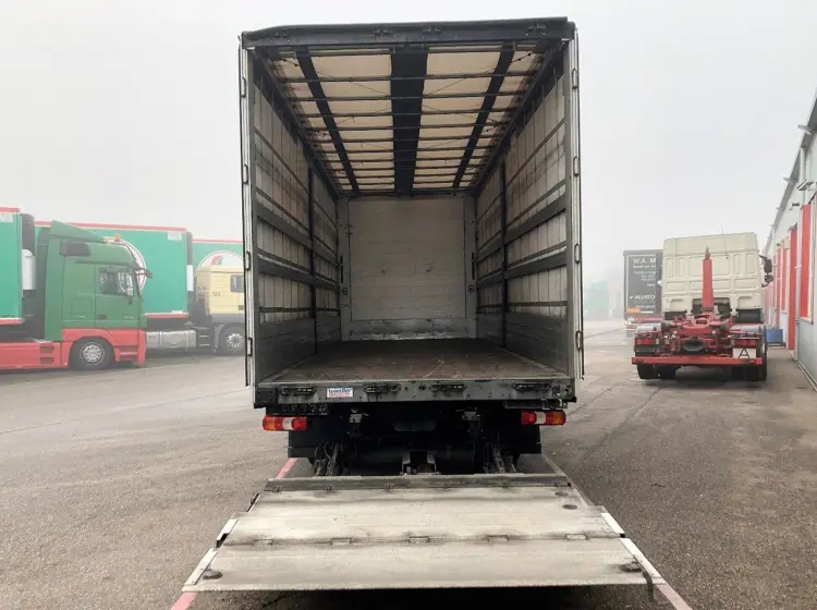 Mercedes Actros 2545 L, 2012 г, 6x2 штора 50 м3, гидроборт - фото 2