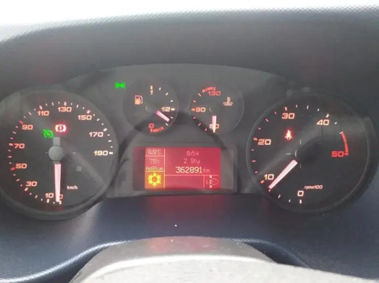 Iveco Daily 35C18, 2018 год, спарка, штора-борт 30 м3, гидроборт, полная масса 3500 кг, спальник - фото 5