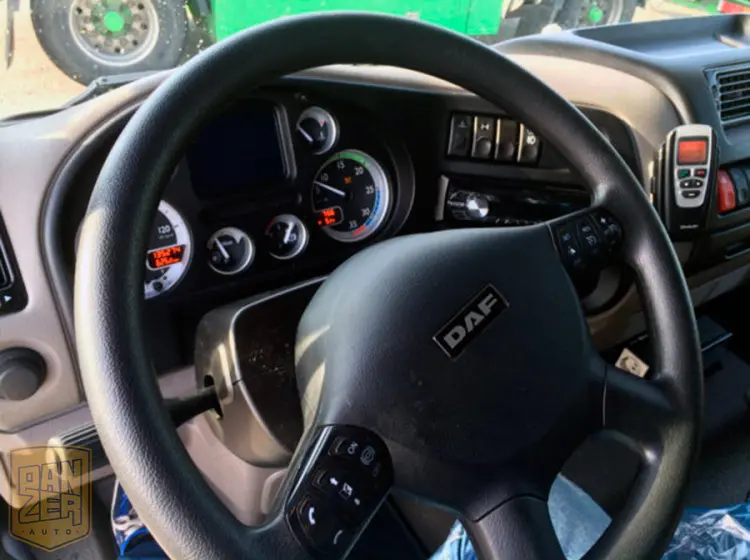 DAF LF 45.210, 2013 год, шторный 40м3, ворота. Без пробега по РФ! - фото 3